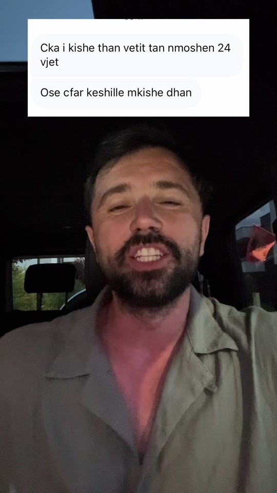 Eduard speaking inside a car beneath a viewer’s question about advice at age 24.