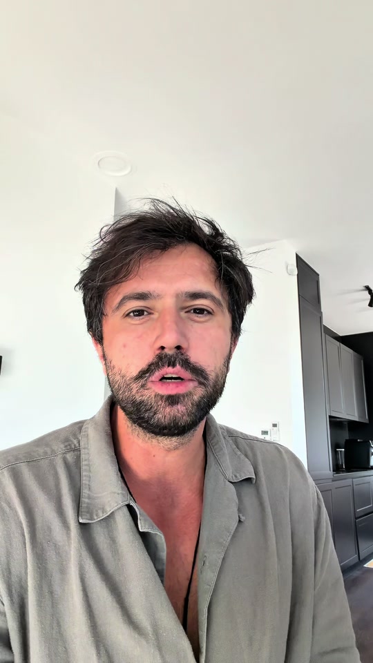 The original video thumbnail accompanying Eduard’s joke about letting his wife cut his hair.