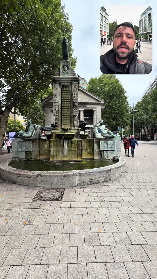 Mönckebergbrunnen and its former reading hall in Hamburg, with Eduard speaking in a selfie inset.