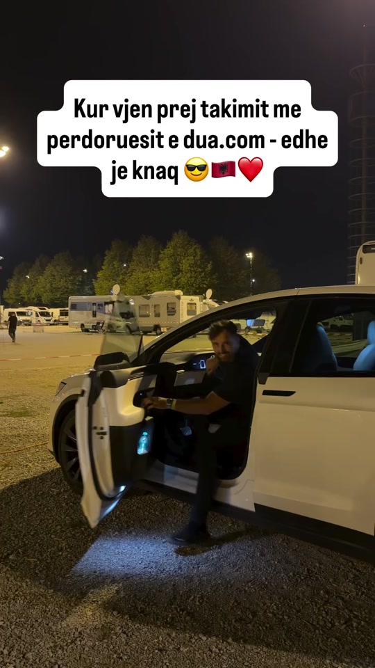 Eduard Luta stepping out of a parked car at night after the Munich meetup, with the original Albanian caption.