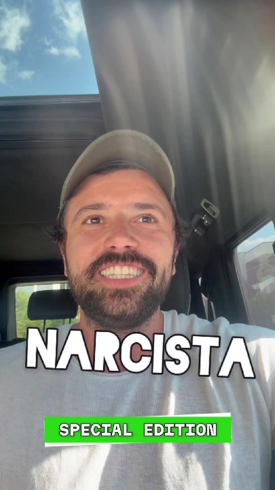 Eduard smiling in a car under the original video words “NARCISTA” and “SPECIAL EDITION”.