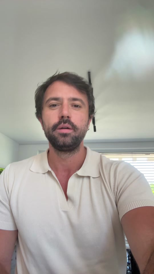 Eduard indoors wearing a cream polo shirt in the original video about invitations from friends.
